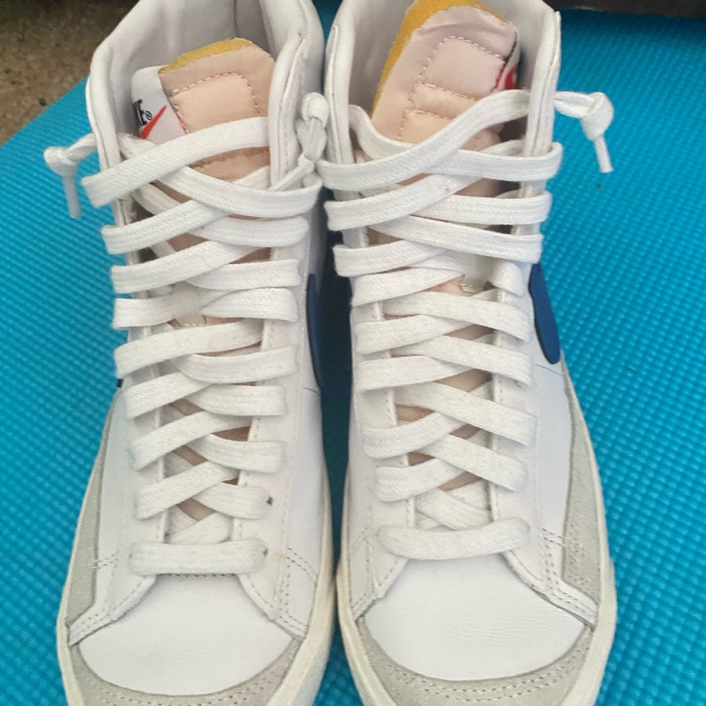 Nike blazer White and Blue High-Tops - Picture 2 of 5